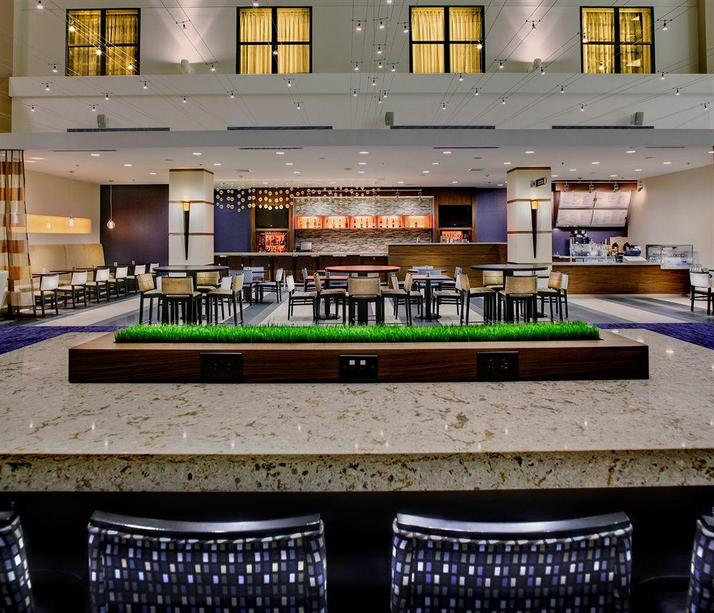 Courtyard Atlanta Decatur Downtown/Emory Hotel Екстериор снимка