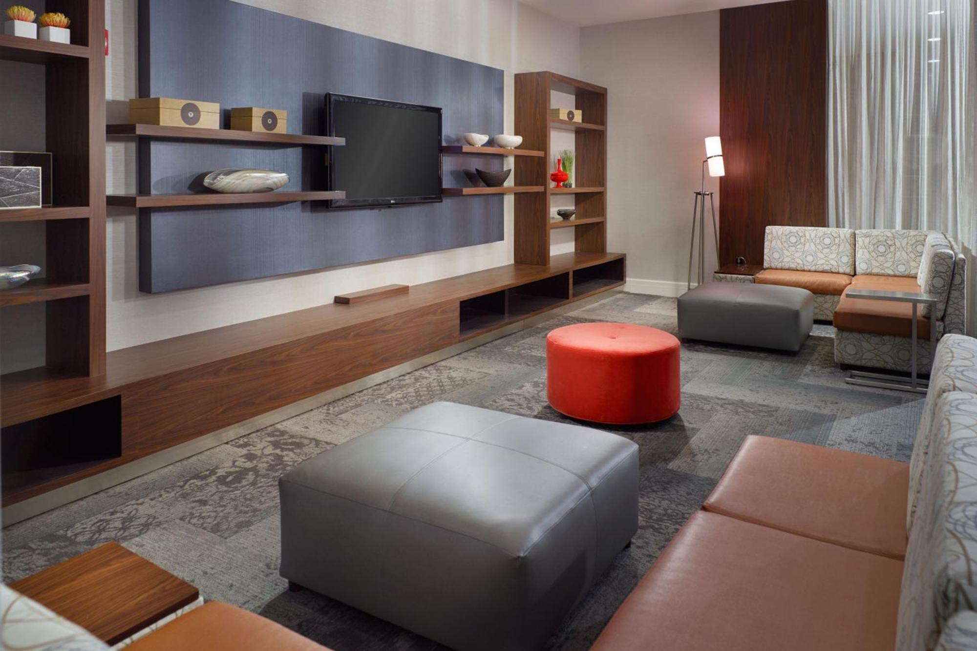 Courtyard Atlanta Decatur Downtown/Emory Hotel Екстериор снимка