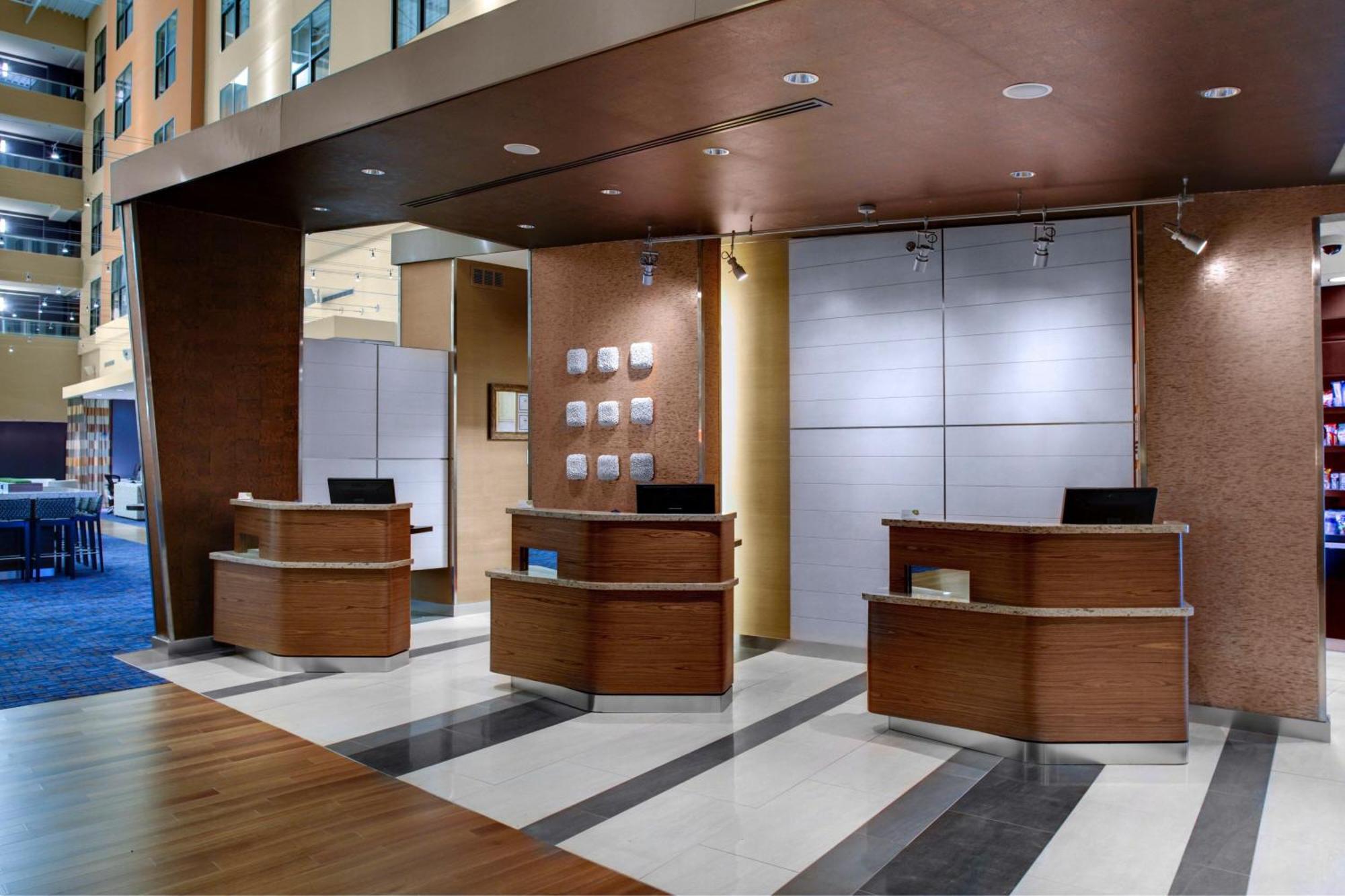Courtyard Atlanta Decatur Downtown/Emory Hotel Екстериор снимка
