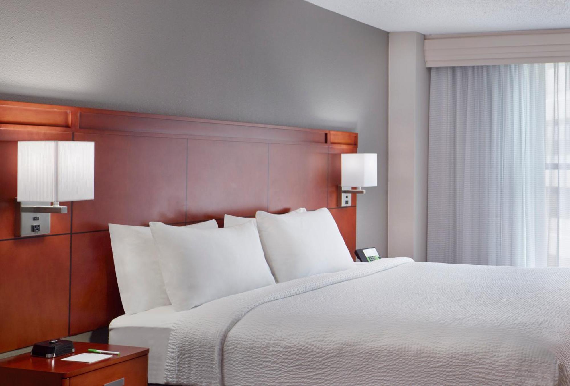 Courtyard Atlanta Decatur Downtown/Emory Hotel Екстериор снимка
