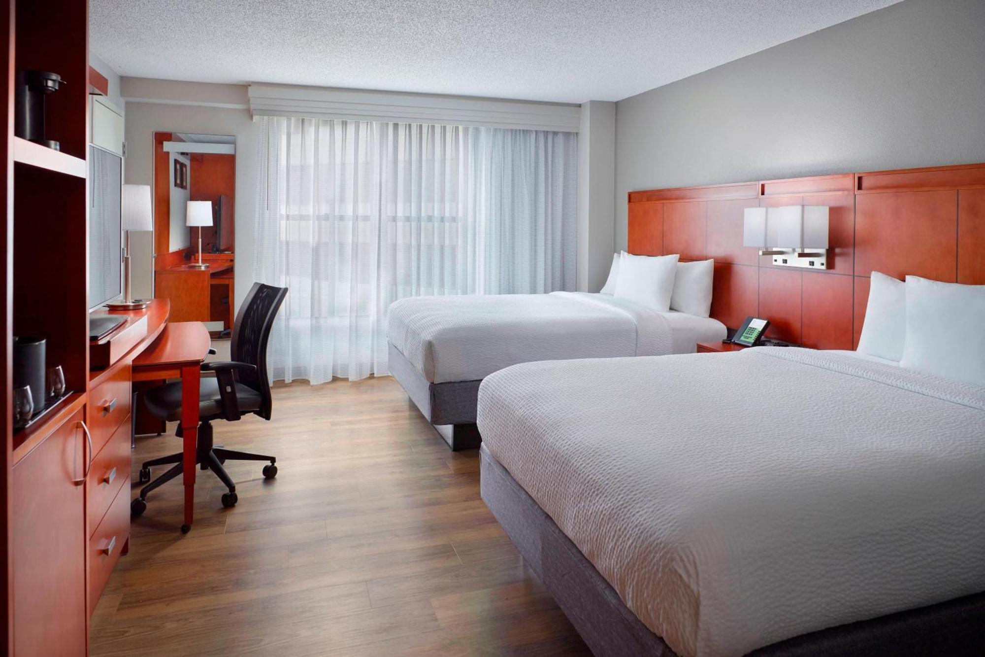 Courtyard Atlanta Decatur Downtown/Emory Hotel Екстериор снимка