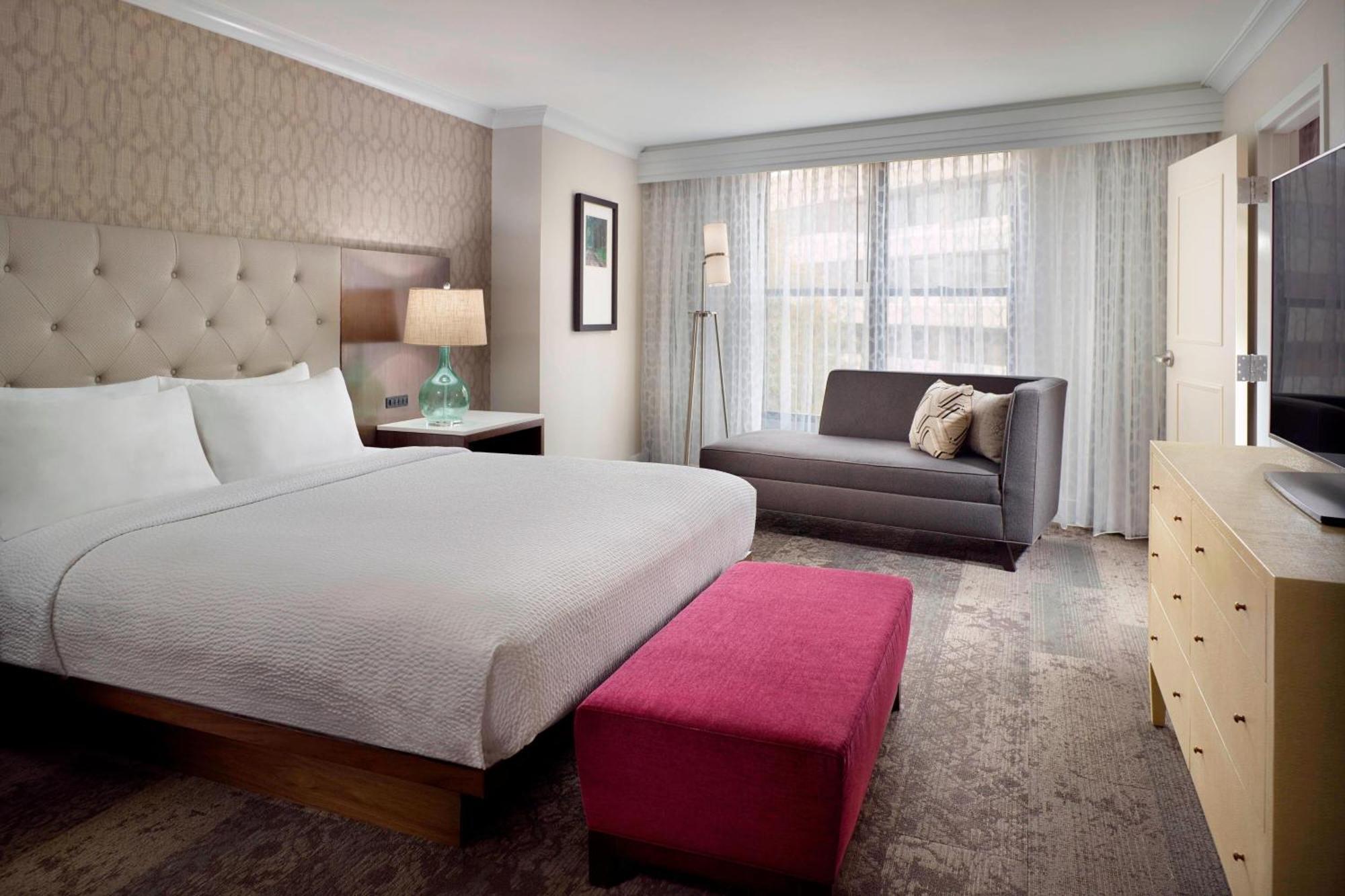 Courtyard Atlanta Decatur Downtown/Emory Hotel Екстериор снимка