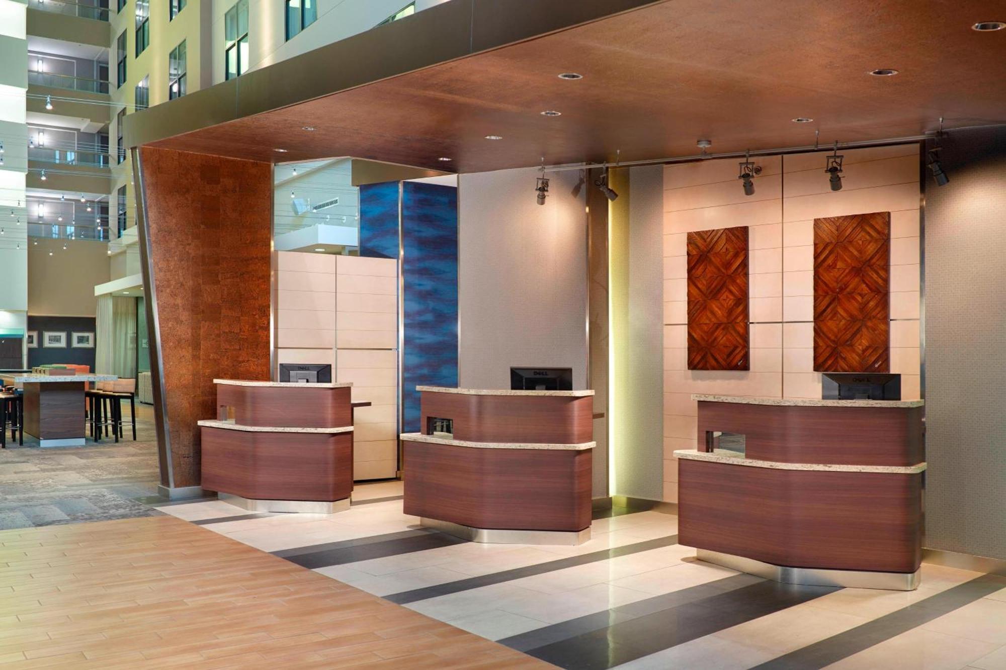 Courtyard Atlanta Decatur Downtown/Emory Hotel Екстериор снимка