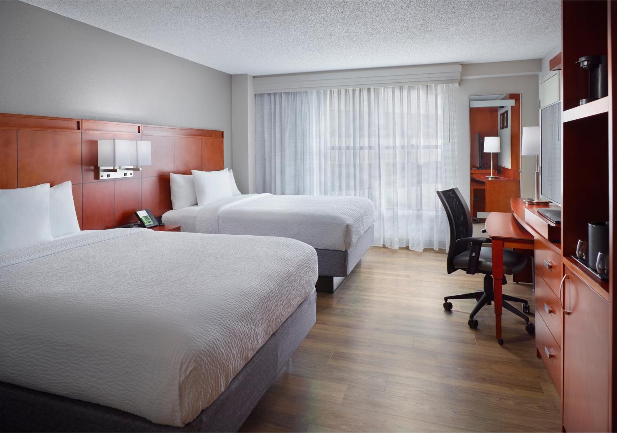 Courtyard Atlanta Decatur Downtown/Emory Hotel Екстериор снимка