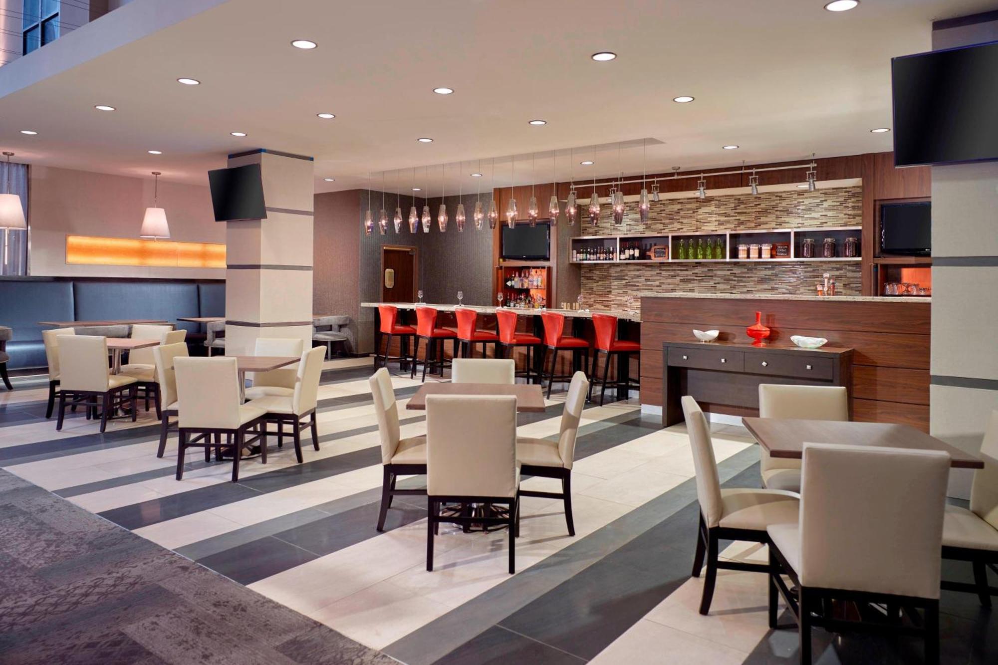 Courtyard Atlanta Decatur Downtown/Emory Hotel Екстериор снимка