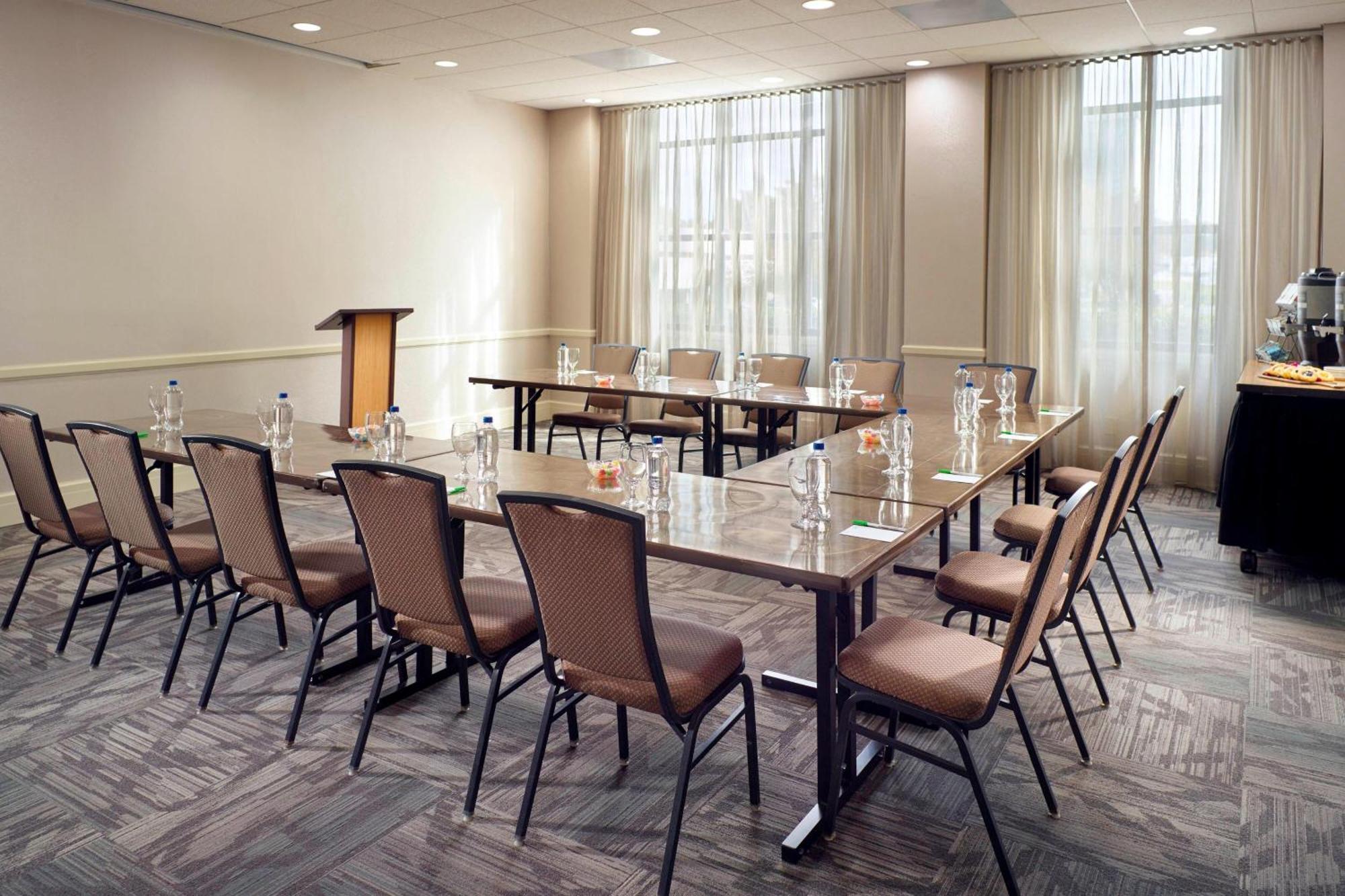 Courtyard Atlanta Decatur Downtown/Emory Hotel Екстериор снимка