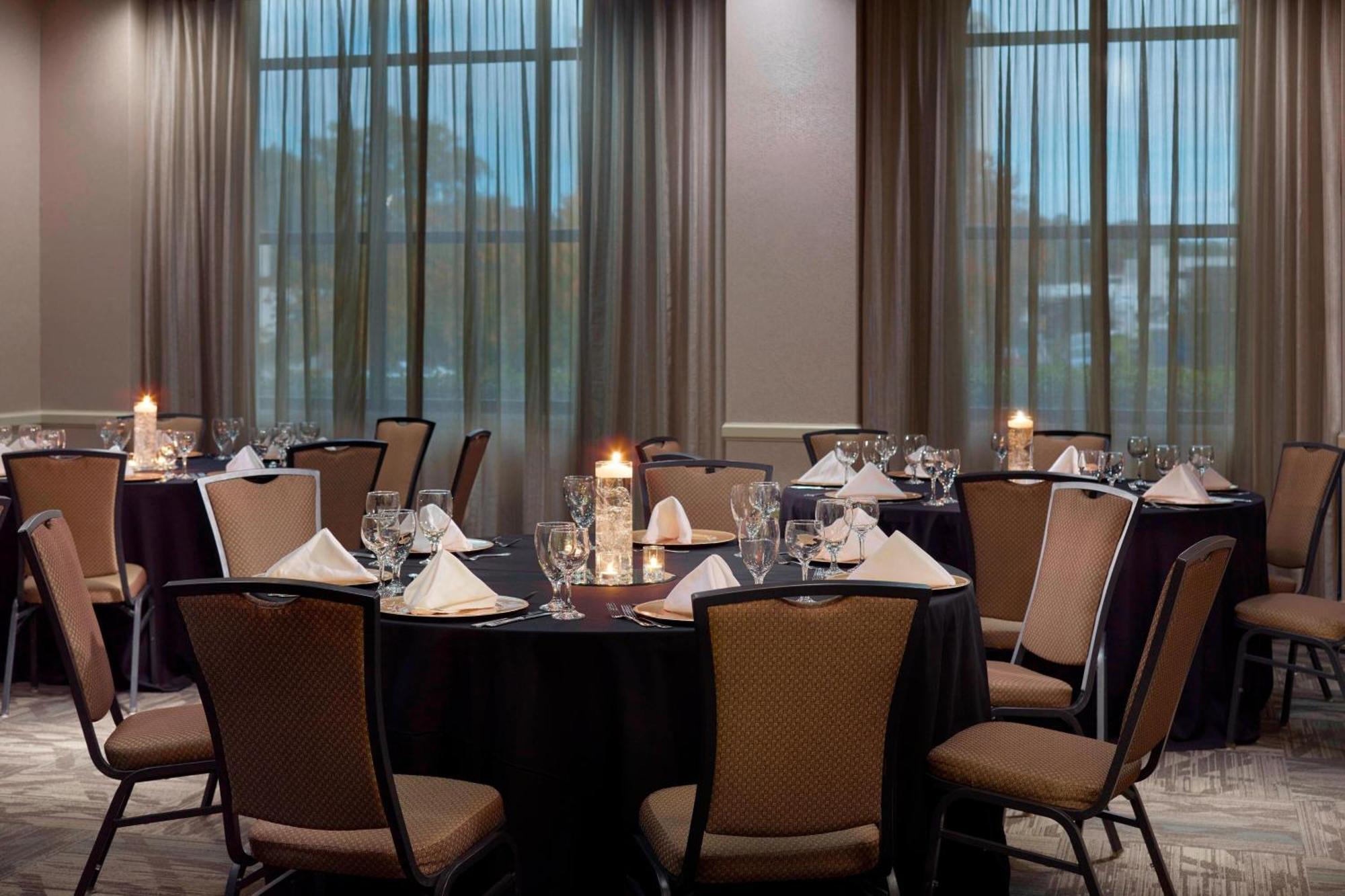 Courtyard Atlanta Decatur Downtown/Emory Hotel Екстериор снимка
