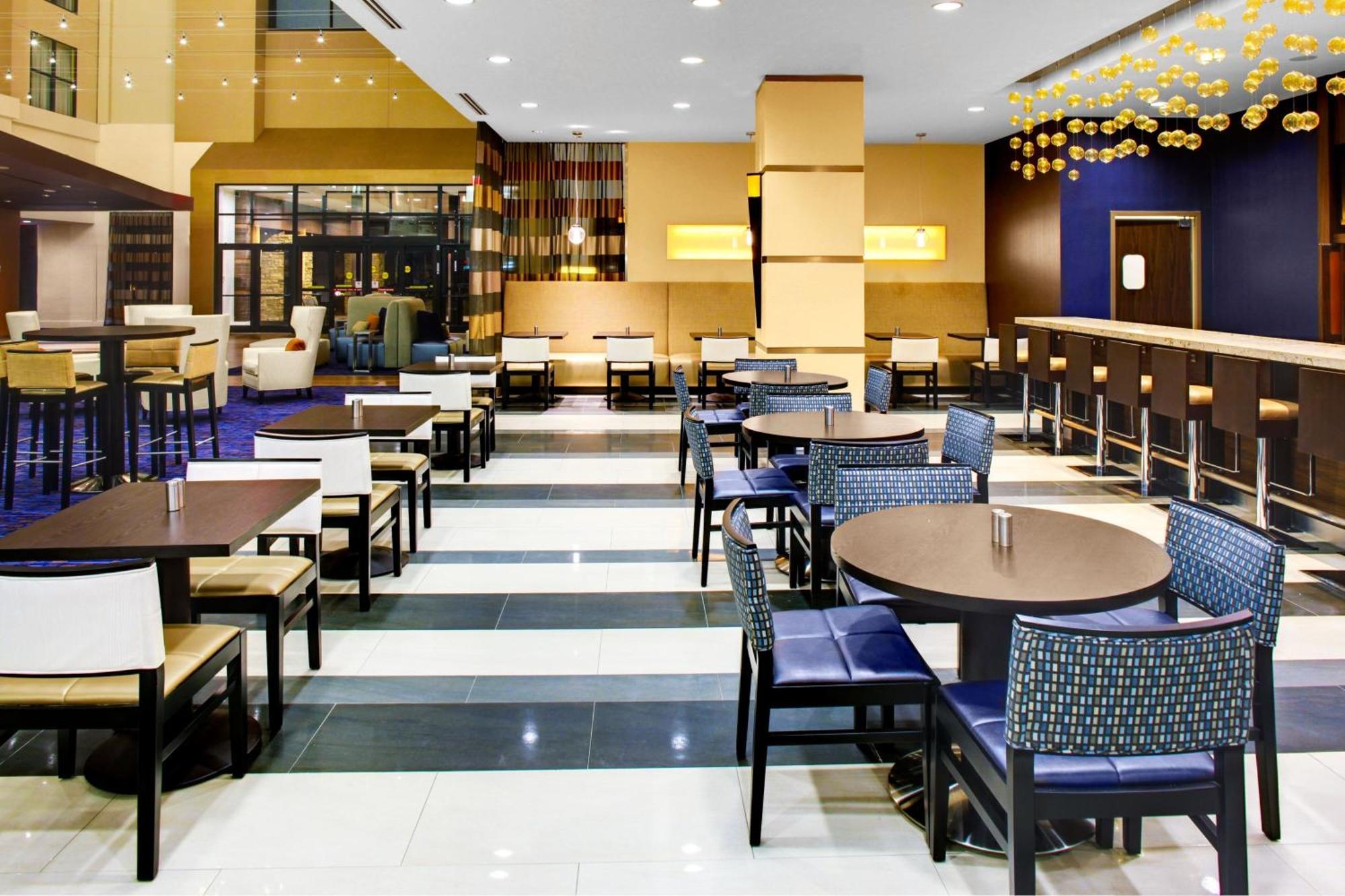 Courtyard Atlanta Decatur Downtown/Emory Hotel Екстериор снимка