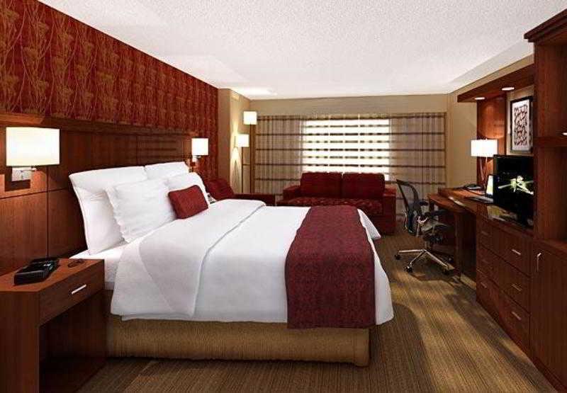 Courtyard Atlanta Decatur Downtown/Emory Hotel Стая снимка