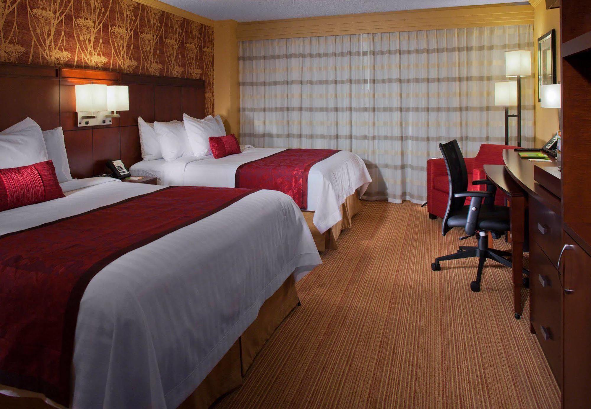 Courtyard Atlanta Decatur Downtown/Emory Hotel Екстериор снимка